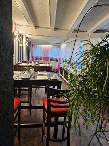 Food & Drinks 13