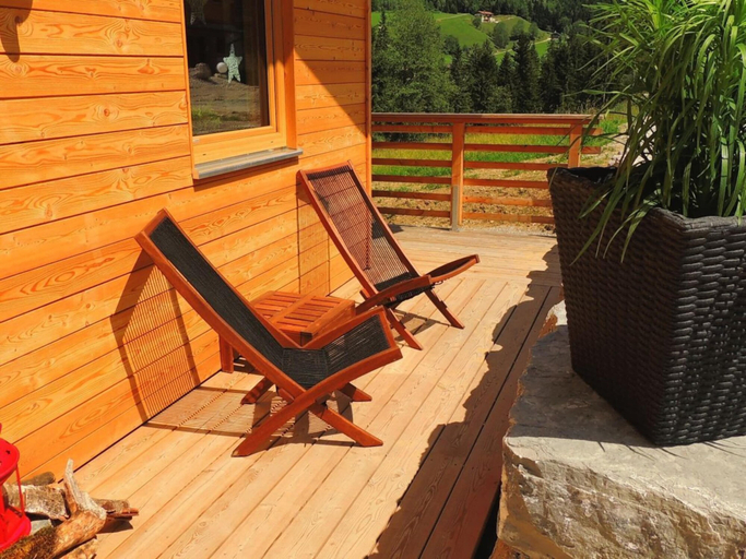 Terrace/patio, Huttenzauber 1 Comfortable Holiday Residence, Hallein