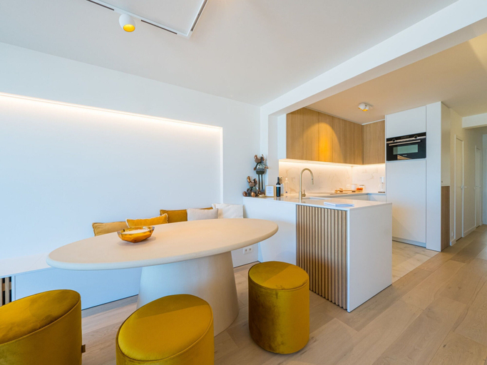 Dining 4, Beautiful Apartment With Direct sea View, West-Vlaanderen
