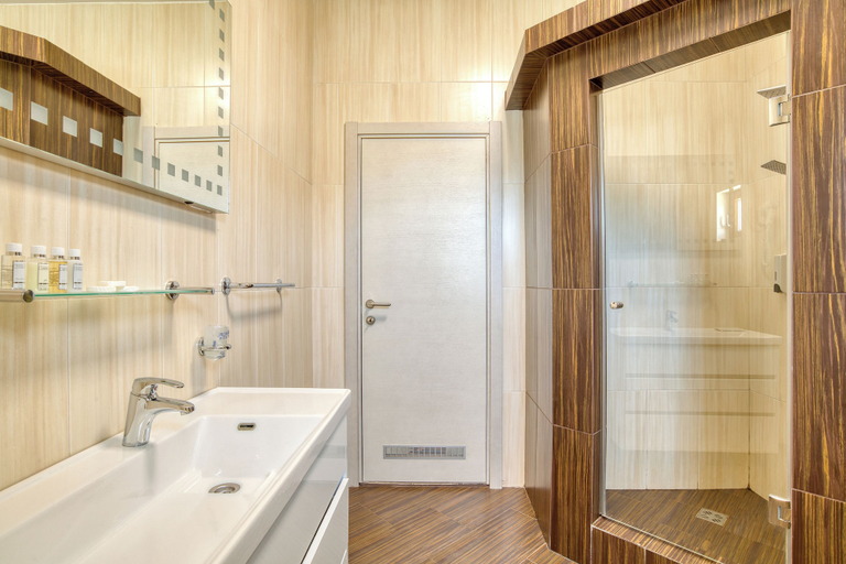 Bathroom 4, Hotel Opera Jaz