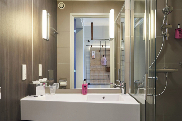 Bathroom 4, Moxy Birmingham NEC and Airport, Solihull