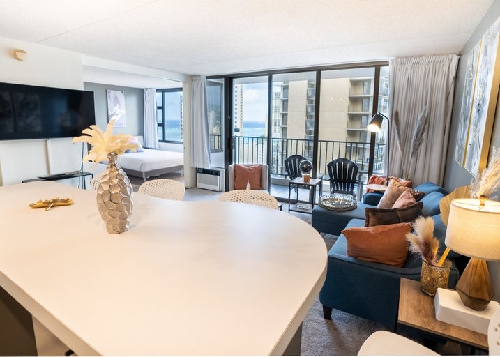 Deluxe Ocean View Condo 2 Queen Beds in Waikiki, FREE Parking & Wi-Fi by Koko Resort Vacation Rentals, Honolulu