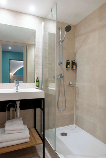 Bathroom 4, Hotel Arc Elysees, Paris
