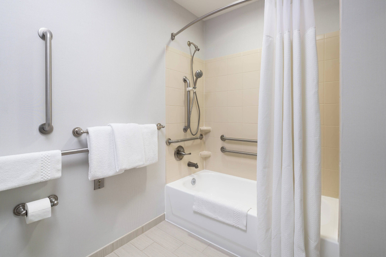 Bathroom 5, Courtyard by Marriott West Orange, Essex