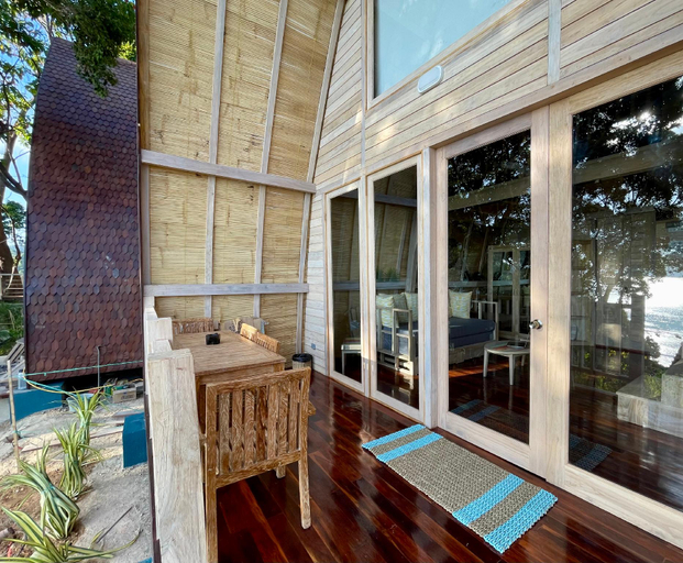 Exterior 4