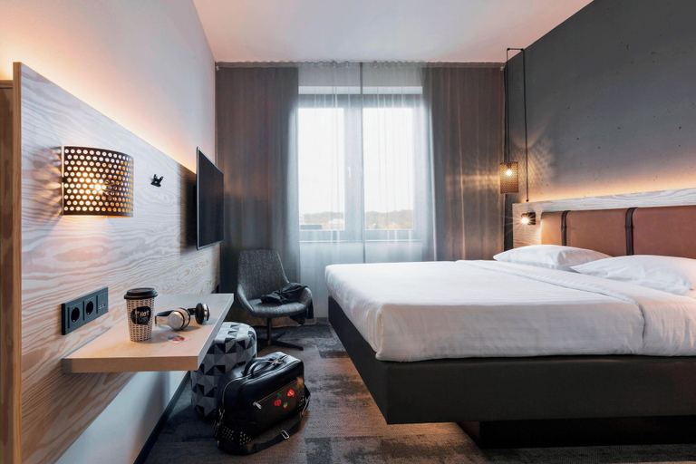 Bedroom 5, Moxy Duesseldorf South, Düsseldorf