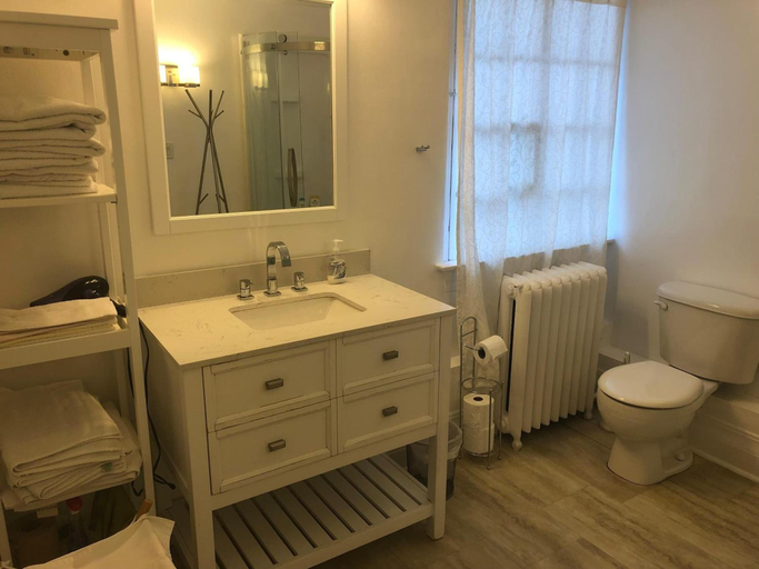 Bathroom 3, Ambassador B&B, Ottawa