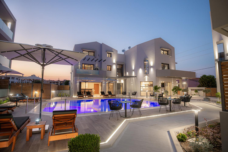 Exterior & Views