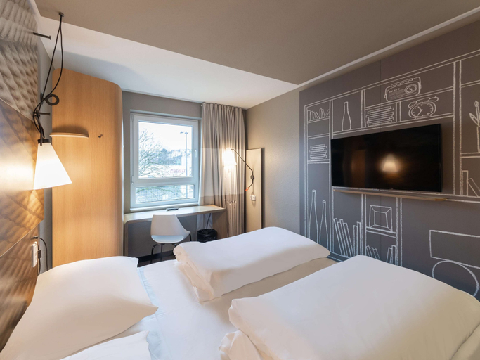 Bedroom 2, B&B HOTEL Wuppertal-City, Wuppertal