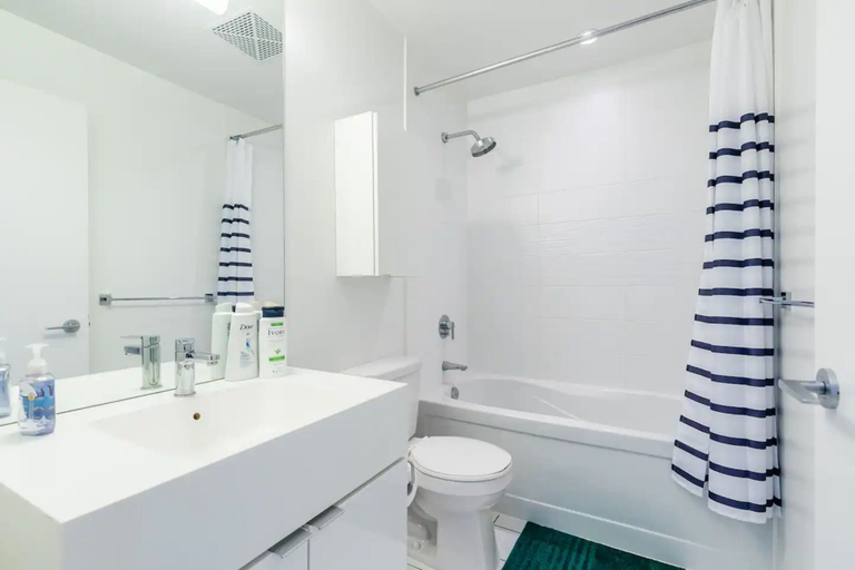 Bathroom 3, Ohio Global Stay, Toronto