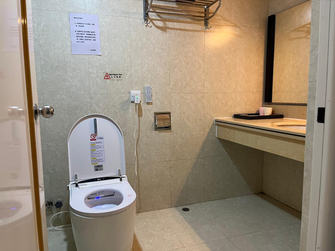 Bathroom 13