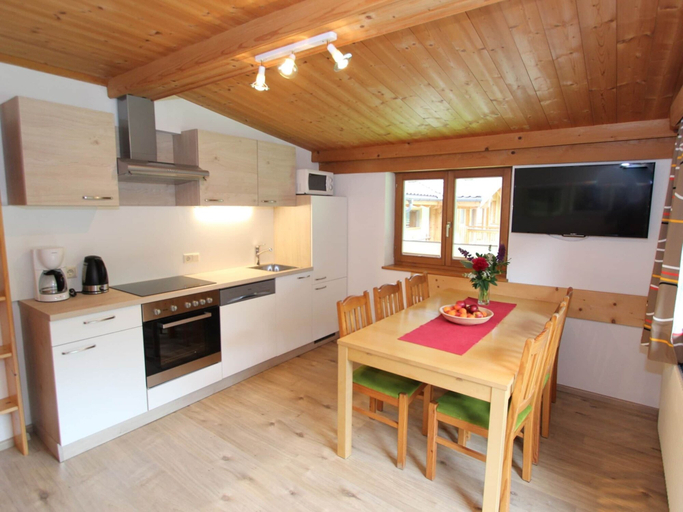 Others 4, Apartment in Viehhofen near Ski Lifts, Zell am See