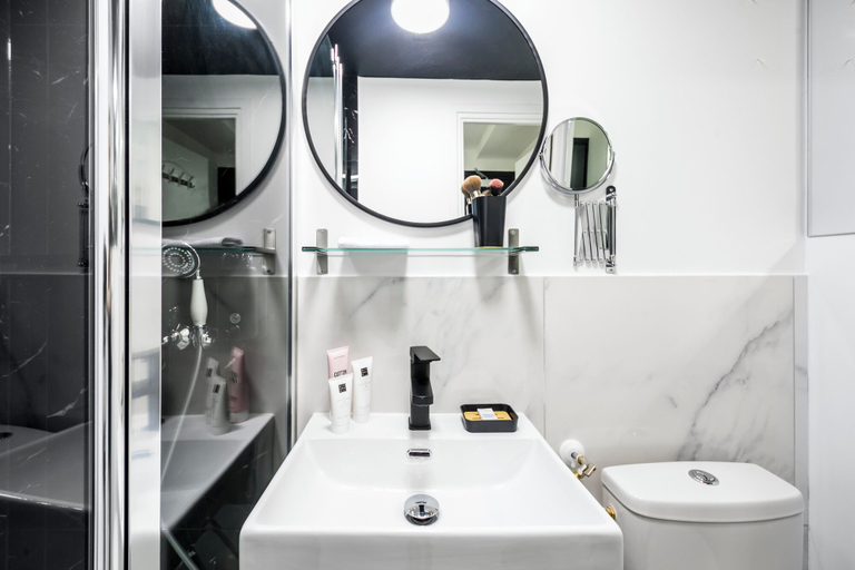 Bathroom 3, WS Opéra - Laffitte, Paris