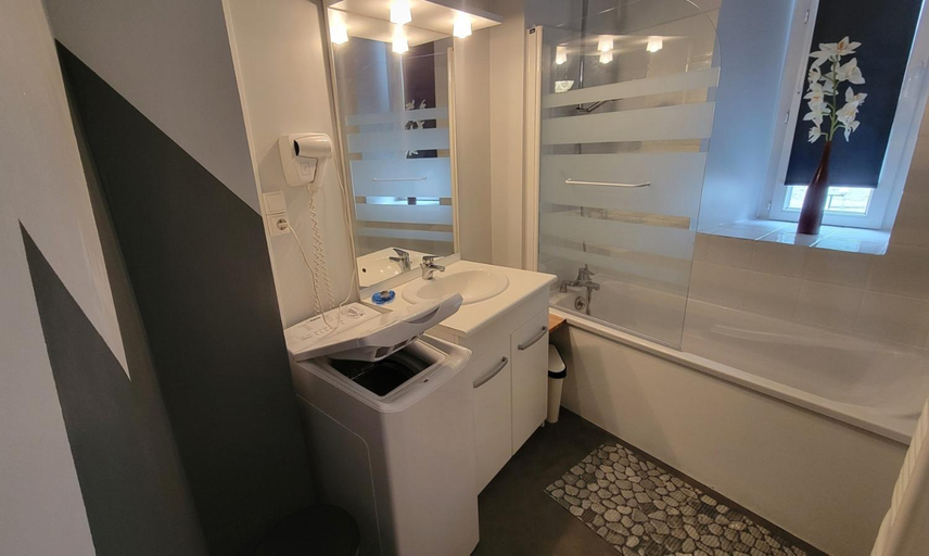 Bathroom 3, Un petit studio a la montagne, Ariège