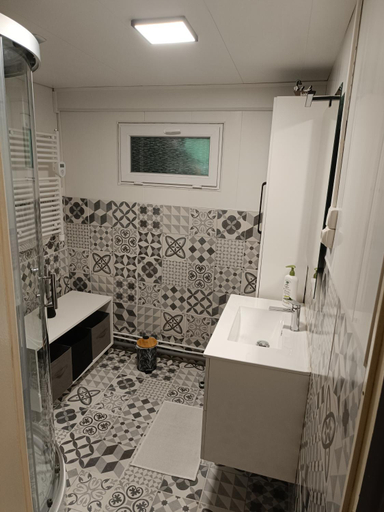 Bathroom 2, Petite maison dans les bois, Hautes-Pyrénées
