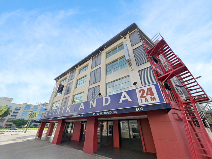 Exterior & Views