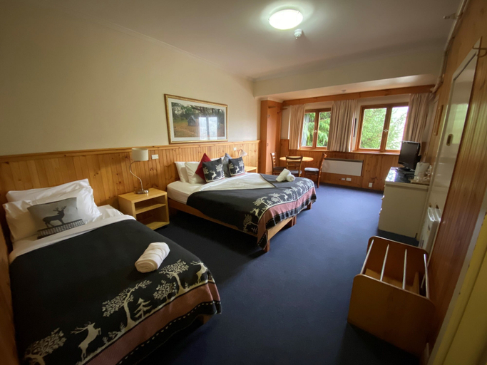 Bedroom 3, Candlelight Lodge, Snowy River