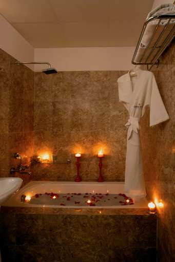 Bedroom 4, Golden Tulip Bhiwadi, Alwar