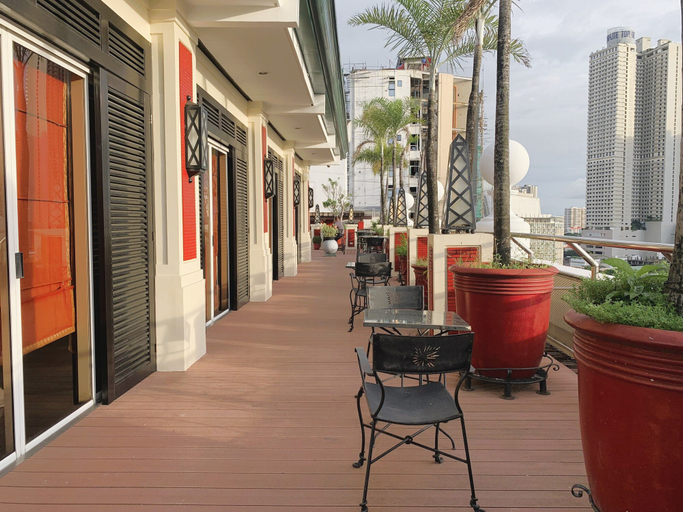 Exterior & Views 22