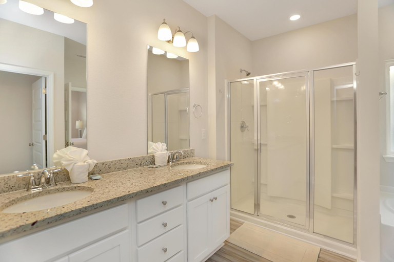 Bathroom 4, Paradise Isle, Gulf