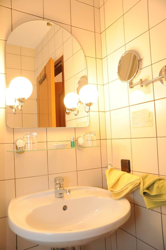 Bathroom 4, Pension Erlaa, Wien