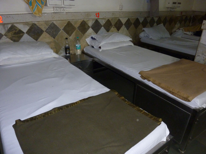 Others 5, Yadgar Guest House, Mumbai City