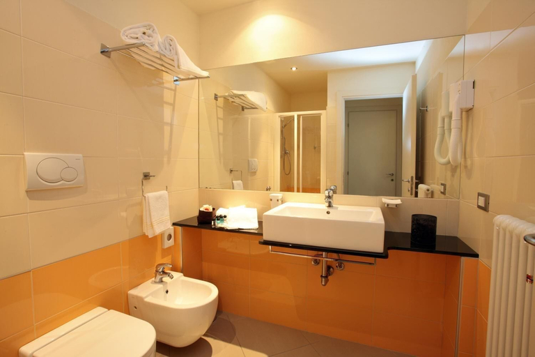 Bathroom 3, Noha Suite Hotel, Rimini