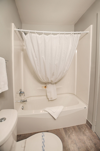 Bathroom 4, Le Fabreville, Laval