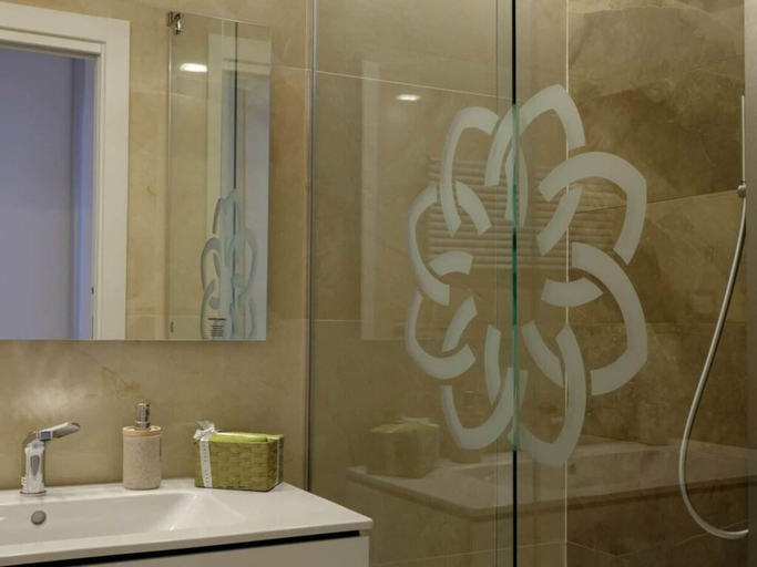 Bathroom 2, Royal Suite Sarzana, La Spezia