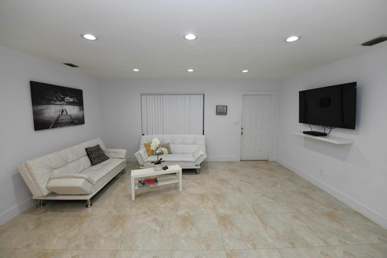 Others 1, N61, Broward