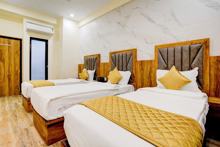 Bedroom 1, HOTEL BREEZE BAY, Mumbai Suburban