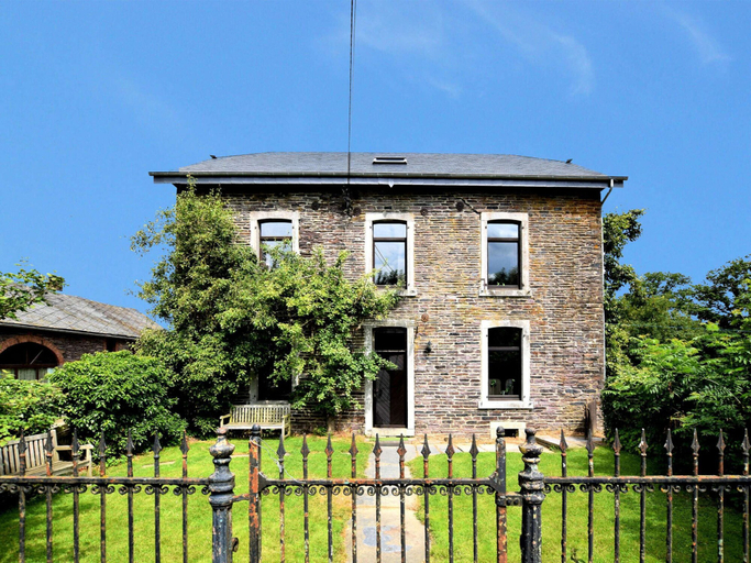 Holiday Home in Lierneux with garden, Liège