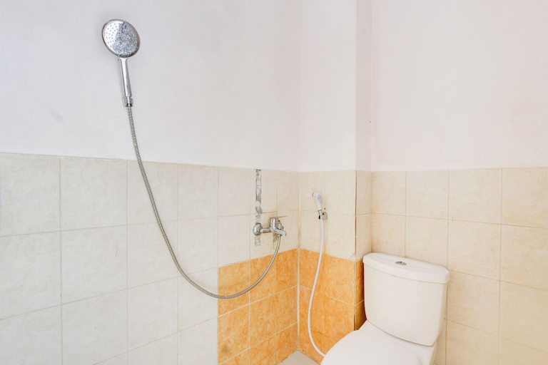 Bathroom 3, Hotel O Homestay Arva, Gunung Kidul