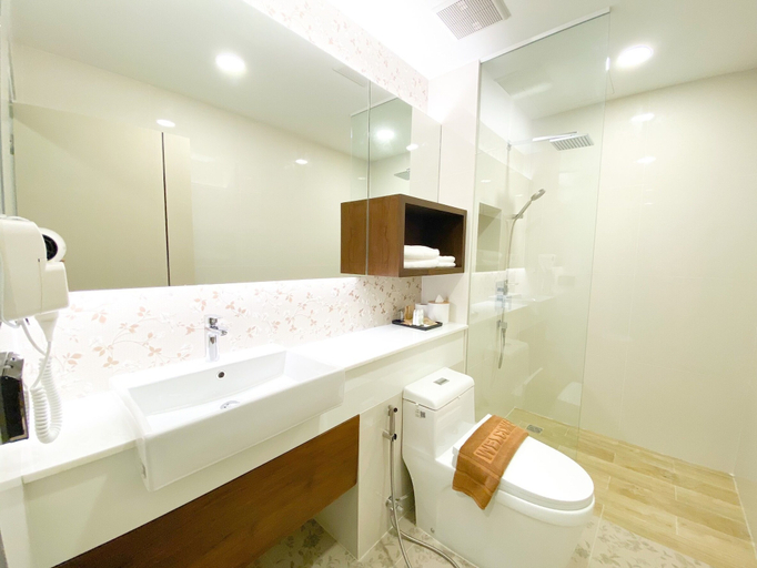 Bathroom 9