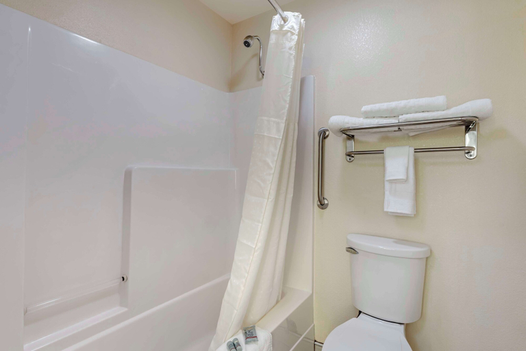 Bathroom 4, Best Western Pineywoods Inn, Cass