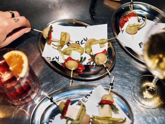 Food & Drinks 12