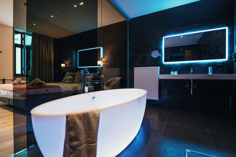 Bathroom 10
