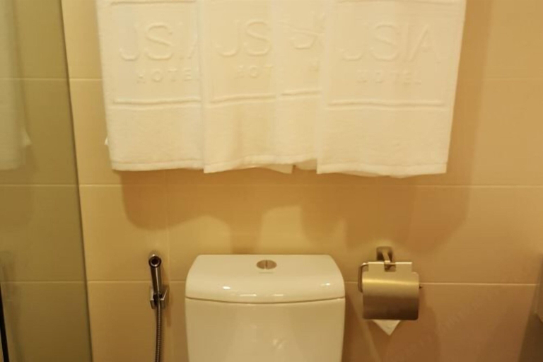 Bathroom 12