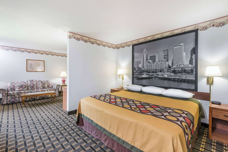 Bedroom 3, Super 8 by Wyndham Coshocton Roscoe Village, Coshocton