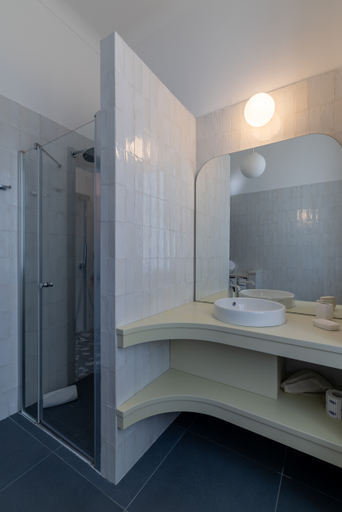 Bathroom 12