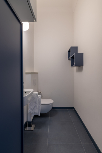 Bathroom 16