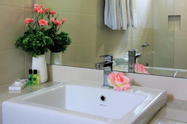 Bathroom 14