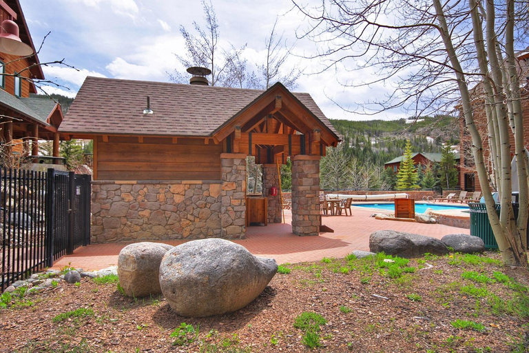 Others 3, Dakota Lodge, Summit