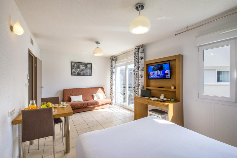 Bedroom 4, Comfort Aparthotel Antibes Le Maestria, Alpes-Maritimes