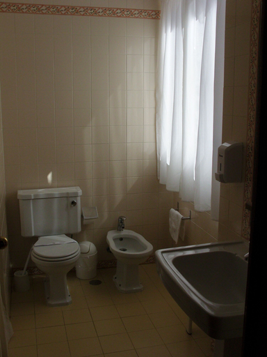 Bathroom 4, Flag Hotel Fátima Irmãs Dominicanas, Ourém