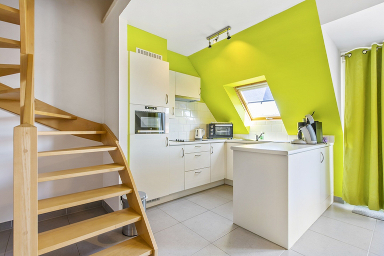 Private kitchen 4, Nice Duplex Located in the Market Square, West-Vlaanderen