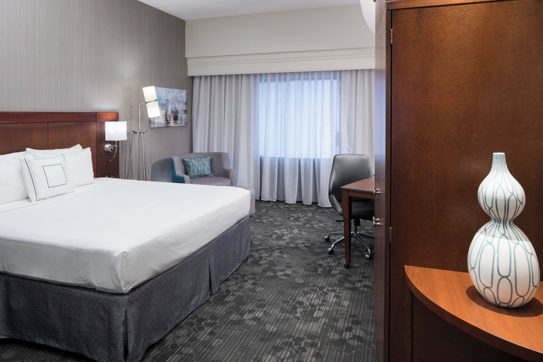 Bedroom 4, Courtyard by Marriott West Orange, Essex