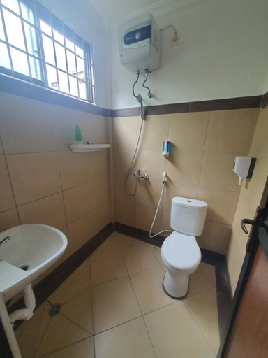 Bathroom 16