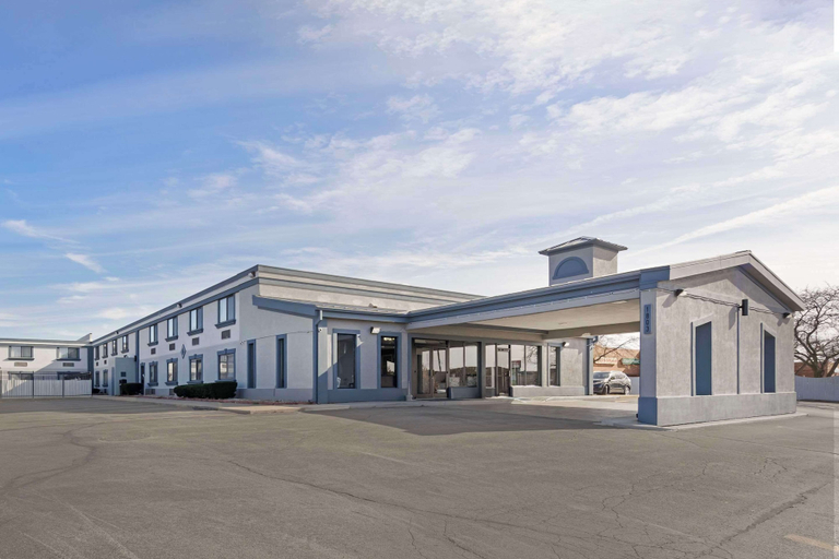 Exterior & Views 2, Quality Inn & Suites Bloomington University Area, McLean