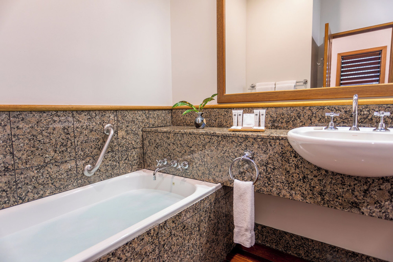 Bathroom 4, Thala Beach Nature Reserve, Douglas